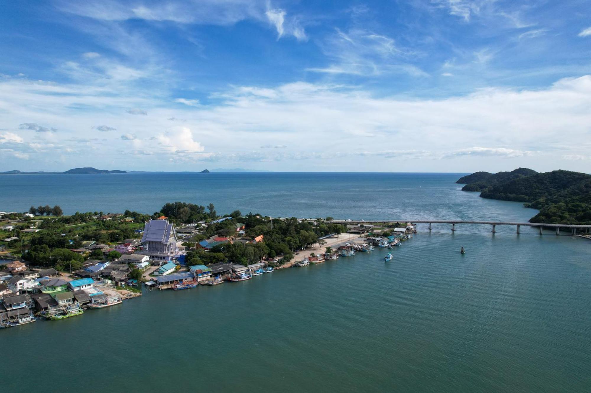 Baan Faa Talaychan Resort Chao Lao Beach Exterior photo